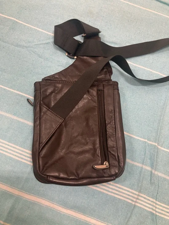 Classic Black Leather Crossbody Sling Bag for Men - Picture 7 of 8